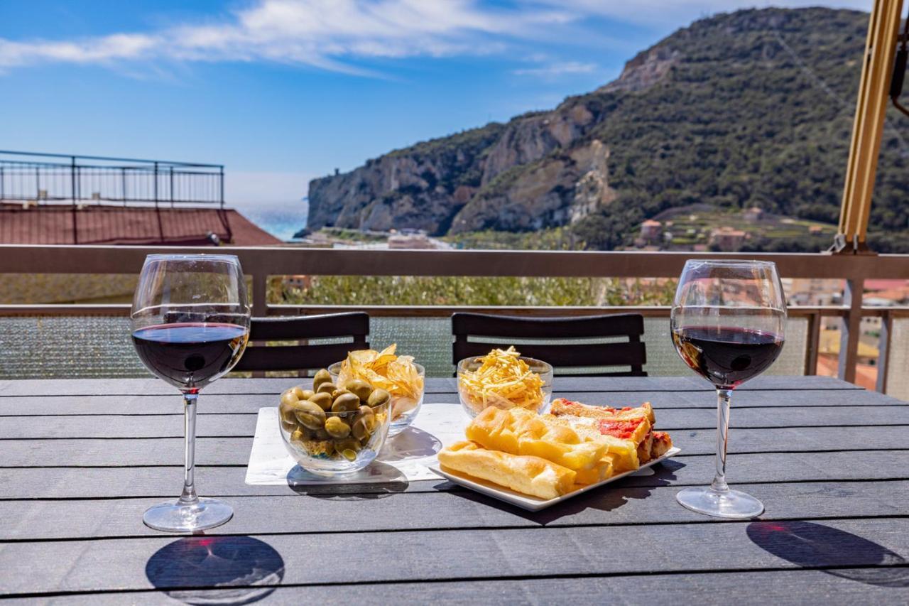 Casa Matilde - Appartamento Vista Mare - Con Posto Auto 菲纳莱利古雷 外观 照片