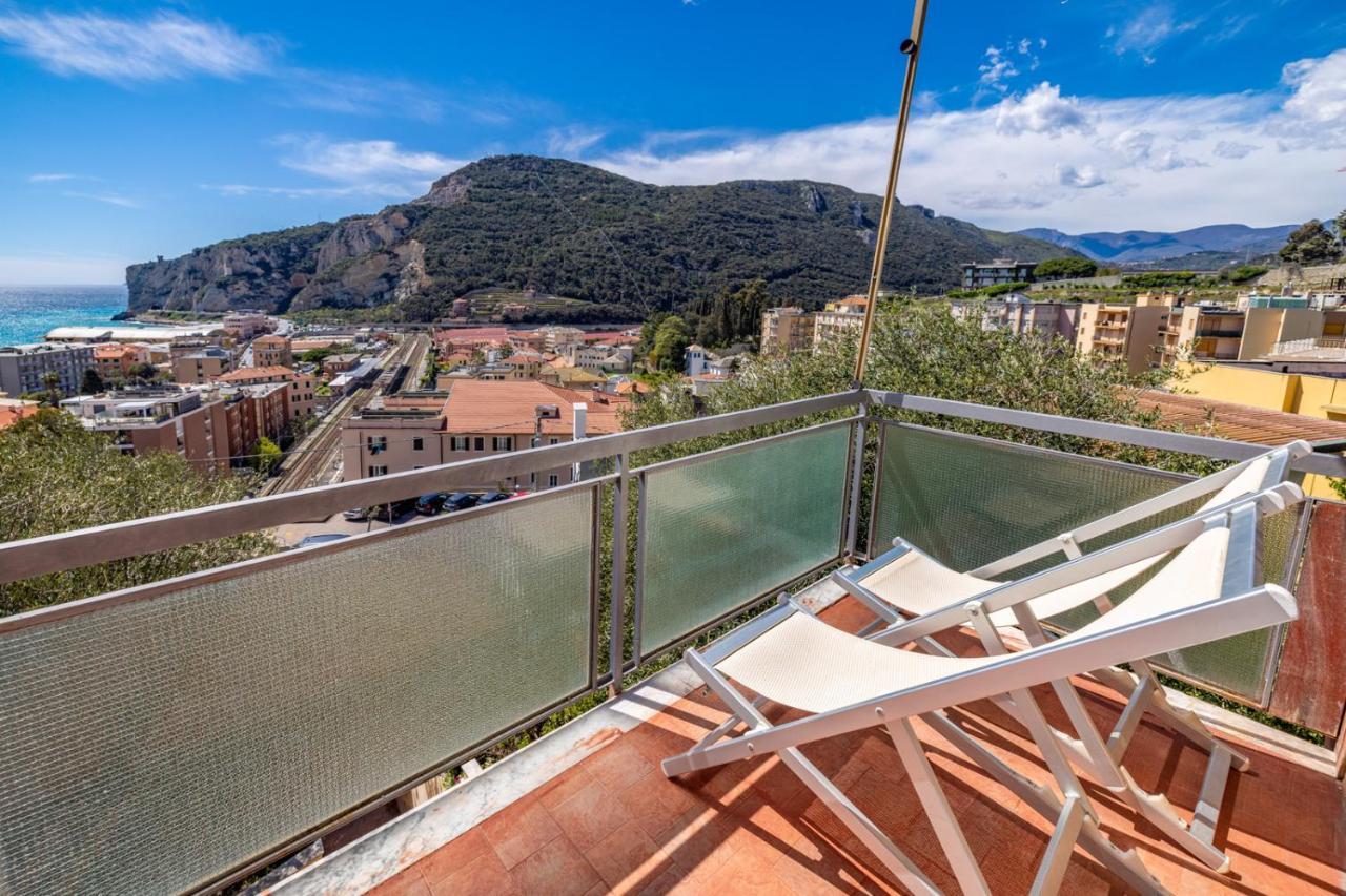 Casa Matilde - Appartamento Vista Mare - Con Posto Auto 菲纳莱利古雷 外观 照片