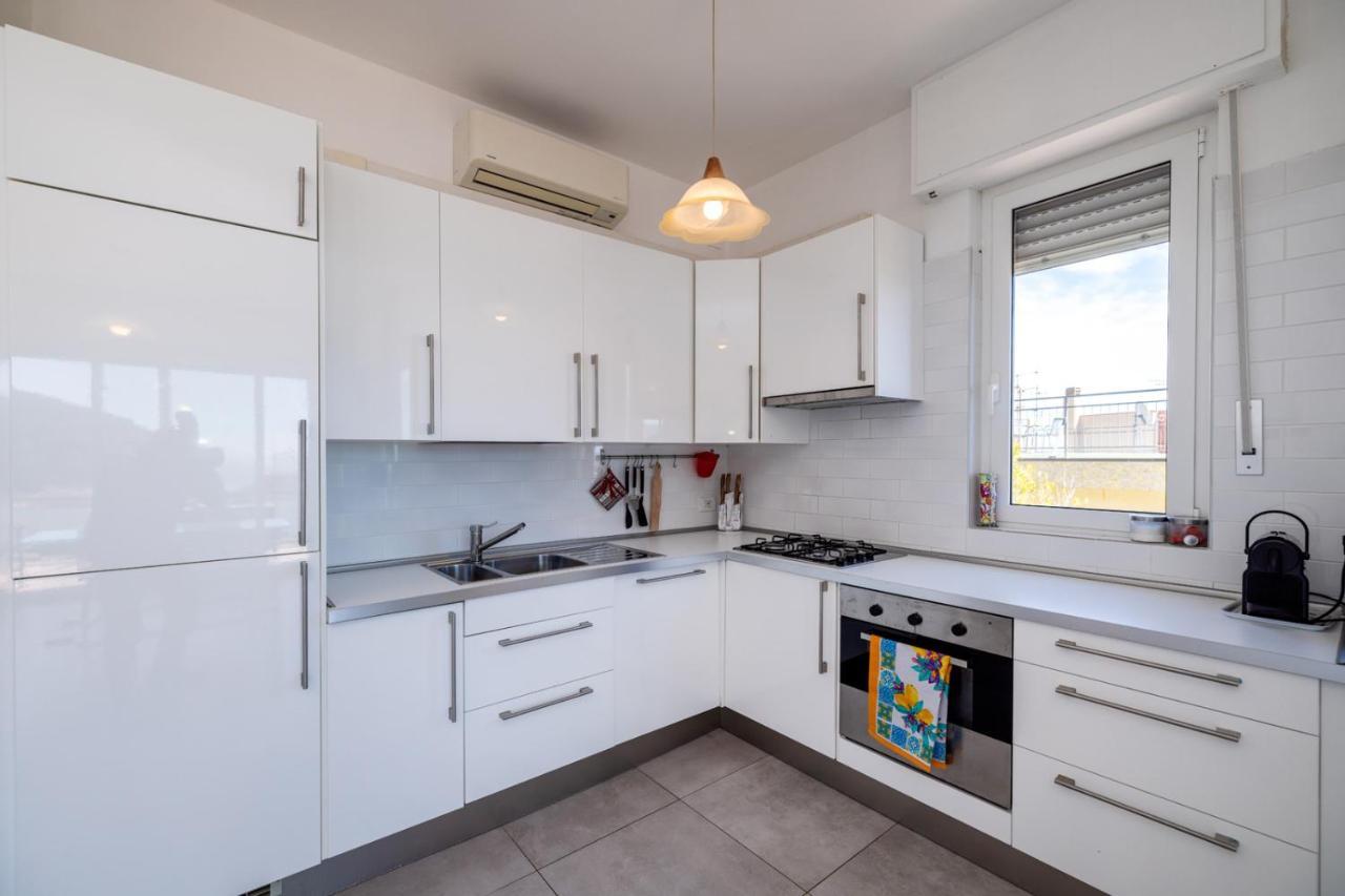 Casa Matilde - Appartamento Vista Mare - Con Posto Auto 菲纳莱利古雷 外观 照片