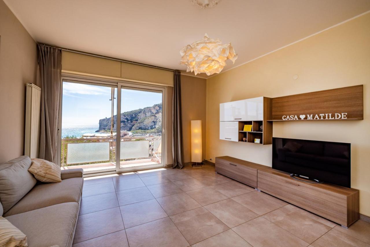 Casa Matilde - Appartamento Vista Mare - Con Posto Auto 菲纳莱利古雷 外观 照片